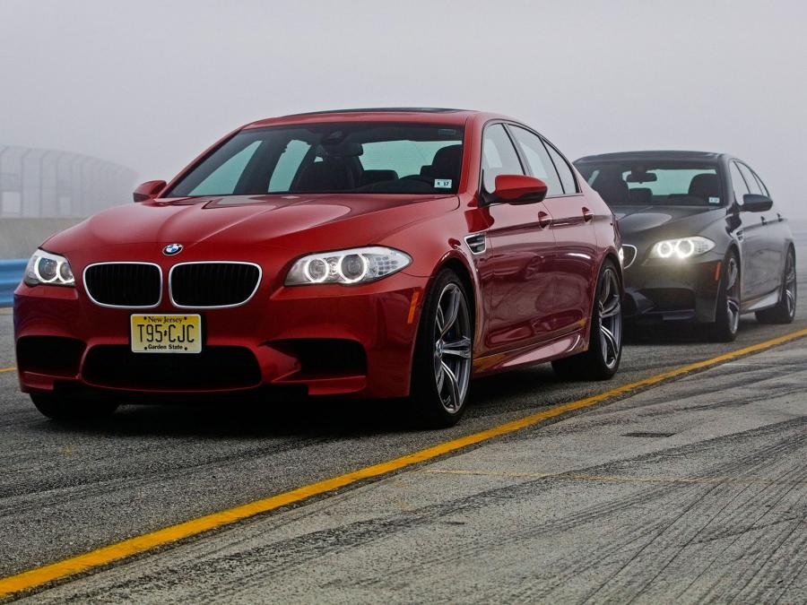  BMW M5 2011 года  (US) (фото 23 из 24)